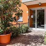 Central Station & Duomo - Shopping District Apartment
